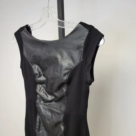 Smart Set Panel  Dress - Picture 2 of 5